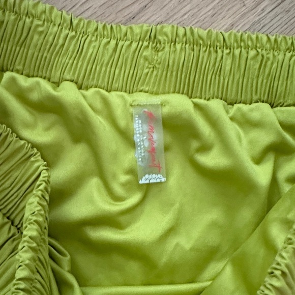 NWT - Free People Shirr Enough High Waist Crinkle Lime Shorts - Large - Picture 5 of 8